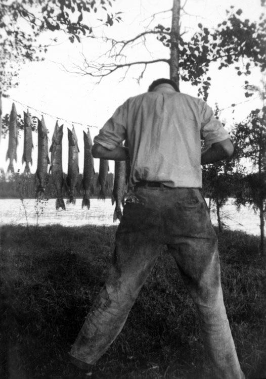 HunchedOverMan150